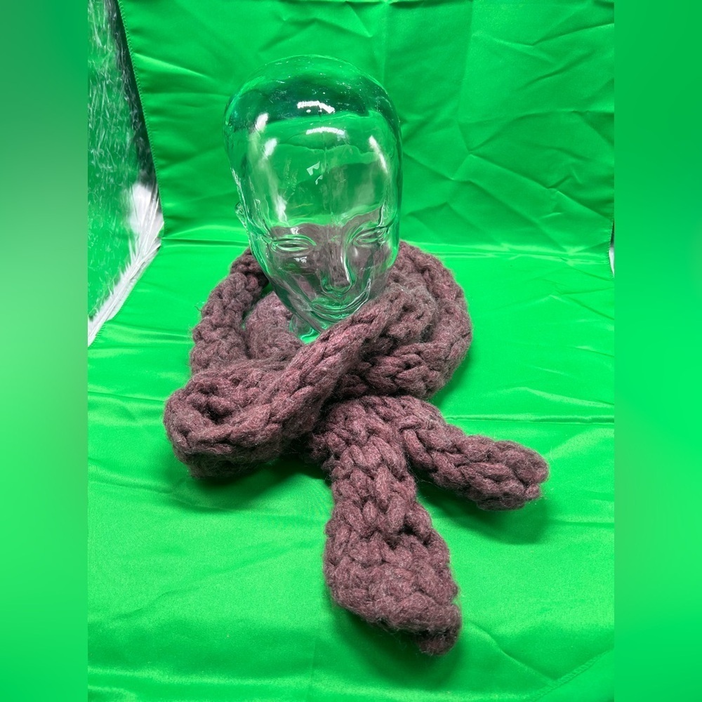 Chunky Knit Scarf in Deep purple